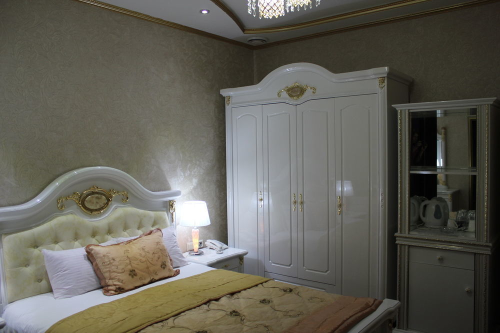Elegant Boutique Rustaveli Hotel Tbilisi ภายนอก รูปภาพ
