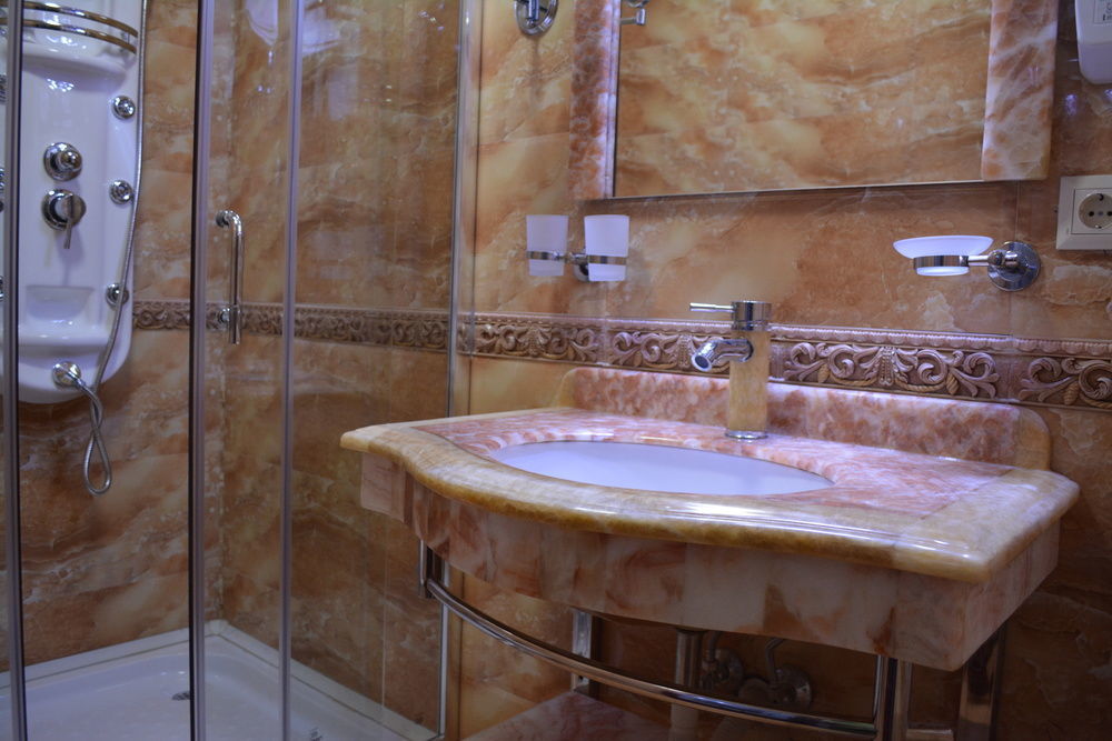 Elegant Boutique Rustaveli Hotel Tbilisi ภายนอก รูปภาพ