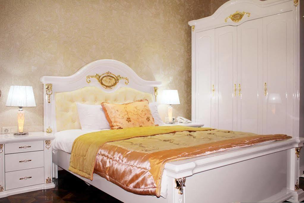 Elegant Boutique Rustaveli Hotel Tbilisi ภายนอก รูปภาพ